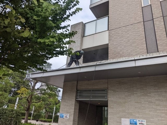 外壁清掃の作業状況